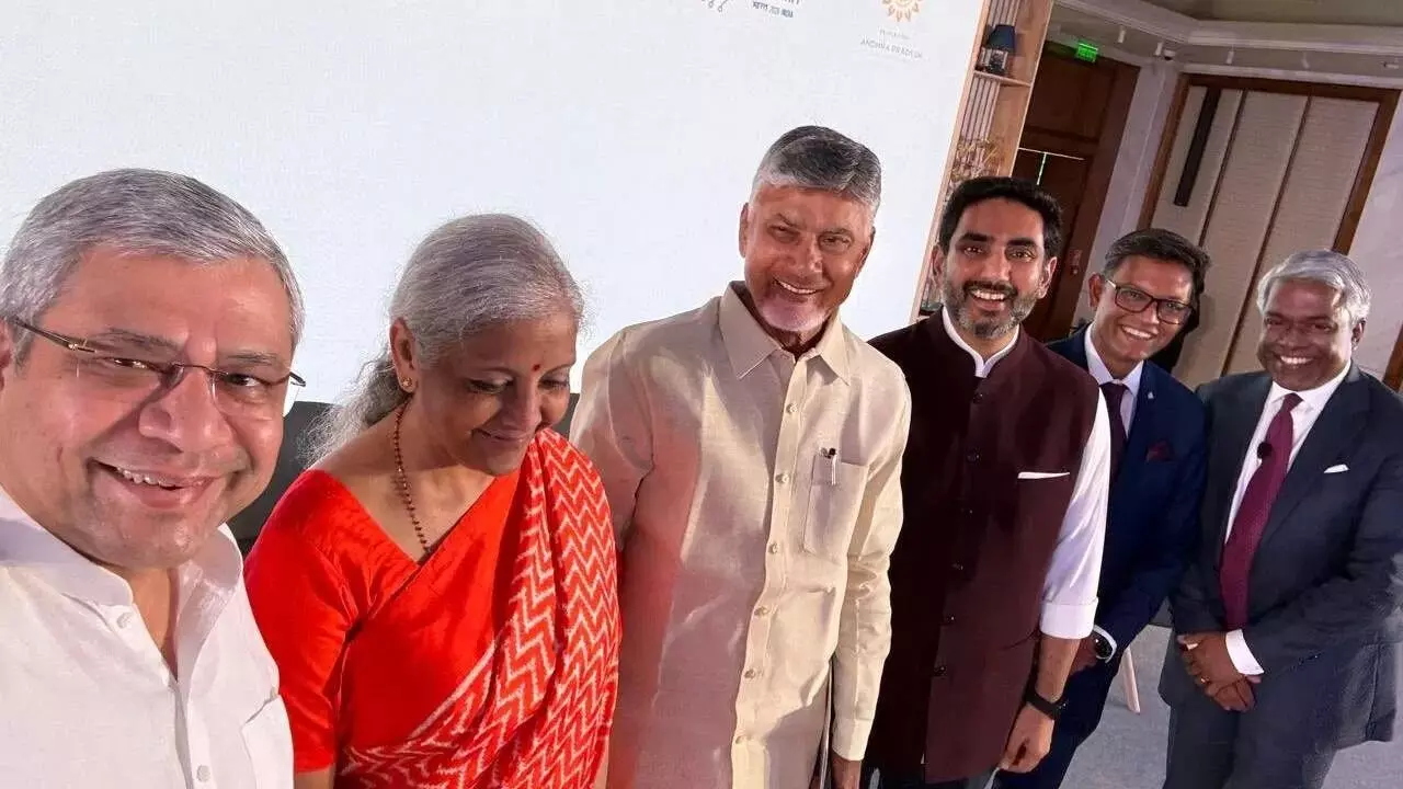 Google : ఏపీకి గూగుల్ బంపర్ ఆఫర్.. విశాఖపట్నంలో డేటా సెంటర్, సబ్ సీ గేట్వే ఏర్పాటు Google : ఏపీకి గూగుల్ బంపర్ ఆఫర్.. విశాఖపట్నంలో డేటా సెంటర్, సబ్ సీ గేట్వే ఏర్పాటు