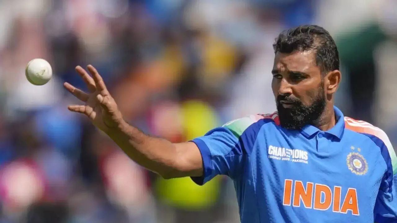Shami Fires Over Fitness: ఫిట్నెస్పై షమీ ఫైర్ ... సెలెక్టర్లపై ప్రశ్నల వర్షం Shami Fires Over Fitness: ఫిట్నెస్పై షమీ ఫైర్ ... సెలెక్టర్లపై ప్రశ్నల వర్షం