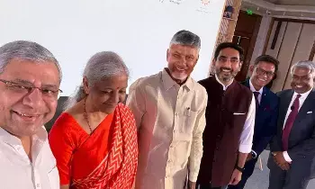 Google : ఏపీకి గూగుల్ బంపర్ ఆఫర్.. విశాఖపట్నంలో డేటా సెంటర్, సబ్ సీ గేట్వే ఏర్పాటు Google : ఏపీకి గూగుల్ బంపర్ ఆఫర్.. విశాఖపట్నంలో డేటా సెంటర్, సబ్ సీ గేట్వే ఏర్పాటు