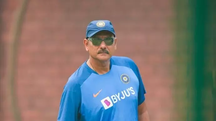 Former Head Coach Ravi Shastri: అలాంటి వాళ్ళకు విదేశీ లీగ్ లు ఆడేందుకు అనుమతించాలి Former Head Coach Ravi Shastri: అలాంటి వాళ్ళకు విదేశీ లీగ్ లు ఆడేందుకు అనుమతించాలి