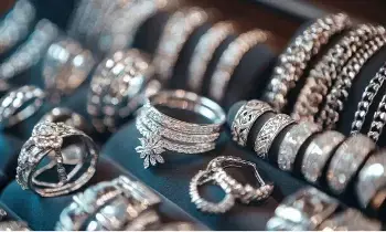 Avoid Wearing Silver Jewelry: ఆ మూడు రాశుల వారు వెండి ఆభరణాలు ధరించకూడదు.. ఎందుకో తెలుసా? Avoid Wearing Silver Jewelry: ఆ మూడు రాశుల వారు వెండి ఆభరణాలు ధరించకూడదు.. ఎందుకో తెలుసా?