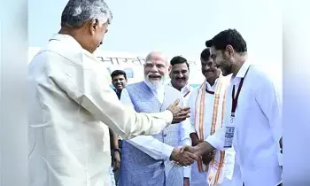Witty Conversation Between Modi, Chandrababu: బ్రేకింగ్ న్యూస్: కర్నూలు విమానాశ్రయంలో మోదీ-చంద్రబాబు-లోకేశ్ మధ్య చమత్కార సంభాషణ.. నాన్నలా తయారవుతావు అంటూ ప్రధాని హాస్యవిహారం! Witty Conversation Between Modi, Chandrababu: బ్రేకింగ్ న్యూస్: కర్నూలు విమానాశ్రయంలో మోదీ-చంద్రబాబు-లోకేశ్ మధ్య చమత్కార సంభాషణ.. నాన్నలా తయారవుతావు అంటూ ప్రధాని హాస్యవిహారం!