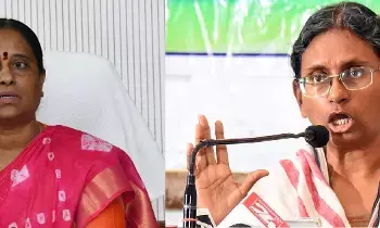 Meenakshi Natarajan’s Call to Konda Surekha: మీడియాకు దూరంగా ఉండండి.. కొండా సురేఖకు మీనాక్షి నటరాజన్ ఫోన్ Meenakshi Natarajan’s Call to Konda Surekha: మీడియాకు దూరంగా ఉండండి.. కొండా సురేఖకు మీనాక్షి నటరాజన్ ఫోన్