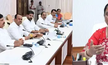 Telangana Cabinet Meeting:  తెలంగాణ మంత్రి మండలి సమావేశం: బీసీ రిజర్వేషన్లు, మెట్రో ఫేజ్-2, రైతు భరోసా.. పలు కీలక అంశాలకు ఆమోదం Telangana Cabinet Meeting:  తెలంగాణ మంత్రి మండలి సమావేశం: బీసీ రిజర్వేషన్లు, మెట్రో ఫేజ్-2, రైతు భరోసా.. పలు కీలక అంశాలకు ఆమోదం