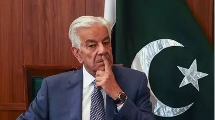 Pakistan Defence Minister Khawaja Asif Makes Controversial Remarks: పాకిస్థాన్: భారత్, అఫ్గాన్తో ద్విముఖ యుద్ధానికి సిద్ధమంటున్న పాక్ రక్షణ మంత్రి ఖ్వాజా ఆసిఫ్ వివాదాస్పద వ్యాఖ్యలు Pakistan Defence Minister Khawaja Asif Makes Controversial Remarks: పాకిస్థాన్: భారత్, అఫ్గాన్తో ద్విముఖ యుద్ధానికి సిద్ధమంటున్న పాక్ రక్షణ మంత్రి ఖ్వాజా ఆసిఫ్ వివాదాస్పద వ్యాఖ్యలు