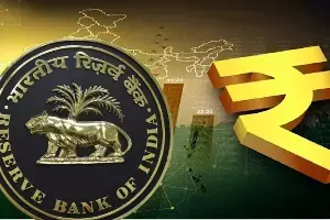 Rupee : డాలర్తో ఢీ.. వరుసగా మూడో రోజు పుంజుకున్న రూపాయి Rupee : డాలర్తో ఢీ.. వరుసగా మూడో రోజు పుంజుకున్న రూపాయి