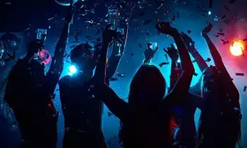 Rave Party Bust:  రేవ్ పార్టీ భగ్నం: హైదరాబాద్ శివారుల ఫామ్హౌస్లో మహిళలతో డాన్స్.. పోలీసులు 33 మందిని పట్టుకున్నారు Rave Party Bust:  రేవ్ పార్టీ భగ్నం: హైదరాబాద్ శివారుల ఫామ్హౌస్లో మహిళలతో డాన్స్.. పోలీసులు 33 మందిని పట్టుకున్నారు
