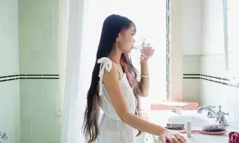 Drinking Water While Standing Cause Knee Pain: నిలబడి నీరు తాగితే మోకాళ్ల నొప్పి వస్తుందా..? Drinking Water While Standing Cause Knee Pain: నిలబడి నీరు తాగితే మోకాళ్ల నొప్పి వస్తుందా..?