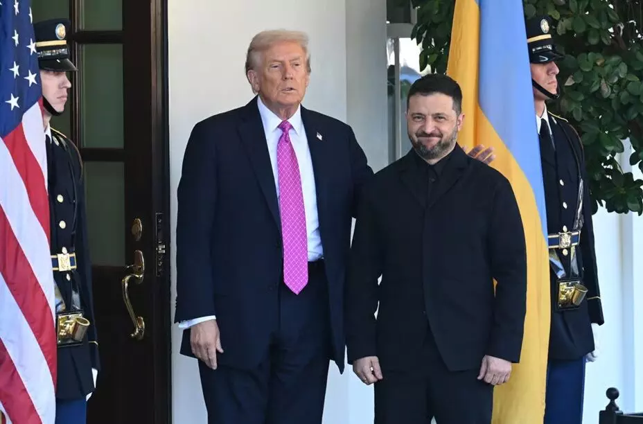 Trump–Zelensky Meeting: ట్రంప్-జెలెన్స్కీ సమావేశం: శ్వేతసౌధంలో ఉద్రిక్తత.. రష్యాకు రాయితీలు ఇవ్వాలంటూ ఉక్రెయిన్ అధినేతపై ఒత్తిడి Trump–Zelensky Meeting: ట్రంప్-జెలెన్స్కీ సమావేశం: శ్వేతసౌధంలో ఉద్రిక్తత.. రష్యాకు రాయితీలు ఇవ్వాలంటూ ఉక్రెయిన్ అధినేతపై ఒత్తిడి