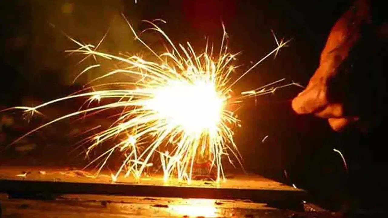 Safety Precautions to Follow While Bursting Crackers: పటాకులు కాల్చేటప్పుడు తప్పనిసరిగా పాటించాల్సిన జాగ్రత్తలు Safety Precautions to Follow While Bursting Crackers: పటాకులు కాల్చేటప్పుడు తప్పనిసరిగా పాటించాల్సిన జాగ్రత్తలు