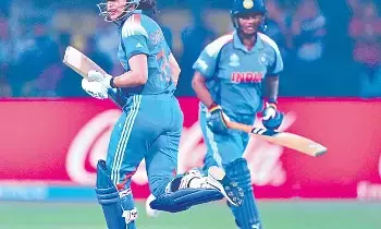 ICC Womens ODI World Cup 2025: ఇంగ్లాండ్పై ఓటమి.. భారత్ సెమీస్ రేసు సంక్లిష్టం ICC Womens ODI World Cup 2025: ఇంగ్లాండ్పై ఓటమి.. భారత్ సెమీస్ రేసు సంక్లిష్టం