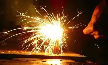 Safety Precautions to Follow While Bursting Crackers: పటాకులు కాల్చేటప్పుడు తప్పనిసరిగా పాటించాల్సిన జాగ్రత్తలు