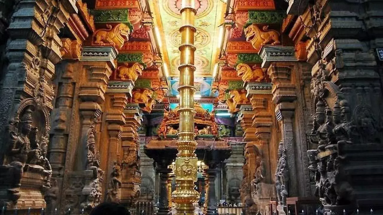 Flagpole in Temples: దేవాలయాలలో ధ్వజస్తంభాన్ని తాకే ముందు ఈ నియమాన్ని తెలుసుకోండి Flagpole in Temples: దేవాలయాలలో ధ్వజస్తంభాన్ని తాకే ముందు ఈ నియమాన్ని తెలుసుకోండి