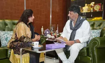 Kiran Mazumdar Shaw Holds Key Meeting with DK Shivakumar: కిరణ్ మజుందార్ షా: బెంగళూరు రోడ్ల విమర్శల మధ్య.. డీకే శివకుమార్‌తో కీలక సమావేశం!