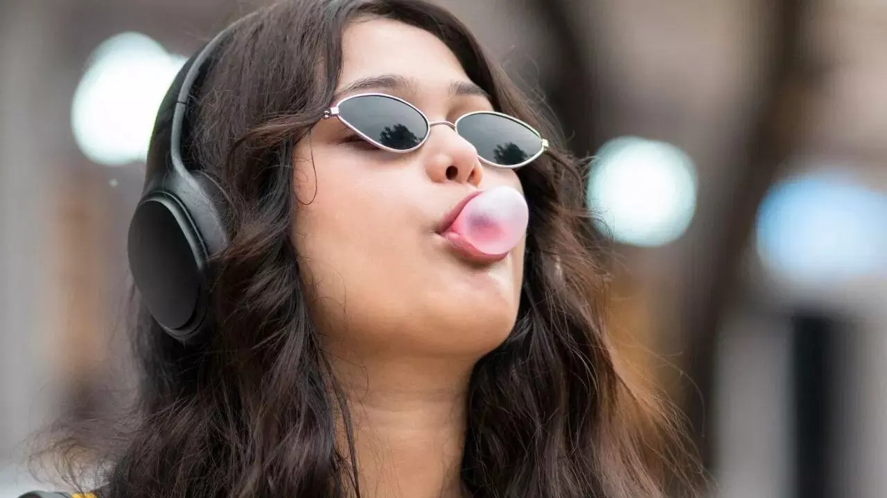 Chewing Gum: చూయింగ్ గమ్ నమలడం.. బ్రషింగ్తో సమానమా..? Chewing Gum: చూయింగ్ గమ్ నమలడం.. బ్రషింగ్తో సమానమా..?