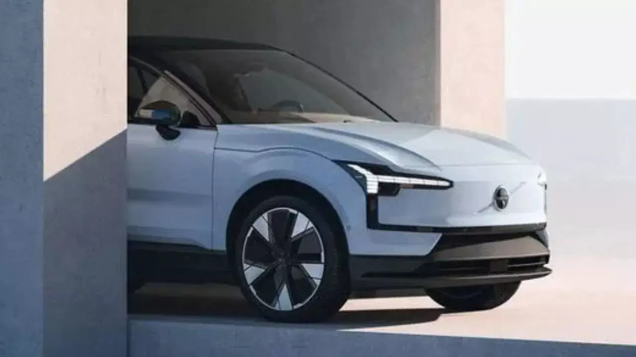 Volvo EX60 : వోల్వో సరికొత్త ఎలక్ట్రిక్ SUV వచ్చేస్తుంది.. అదిరిపోయే ఫీచర్లతో ప్రపంచవ్యాప్తంగా లాంచ్ Volvo EX60 : వోల్వో సరికొత్త ఎలక్ట్రిక్ SUV వచ్చేస్తుంది.. అదిరిపోయే ఫీచర్లతో ప్రపంచవ్యాప్తంగా లాంచ్
