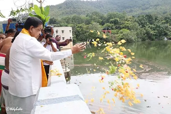 TTD Chairman Performs Special Puja at Papavinasam Dam: పాపవినాశనం డ్యామ్ వ‌ద్ద టీటీడీ చైర్మన్ ప్ర‌త్యేక పూజ‌లు