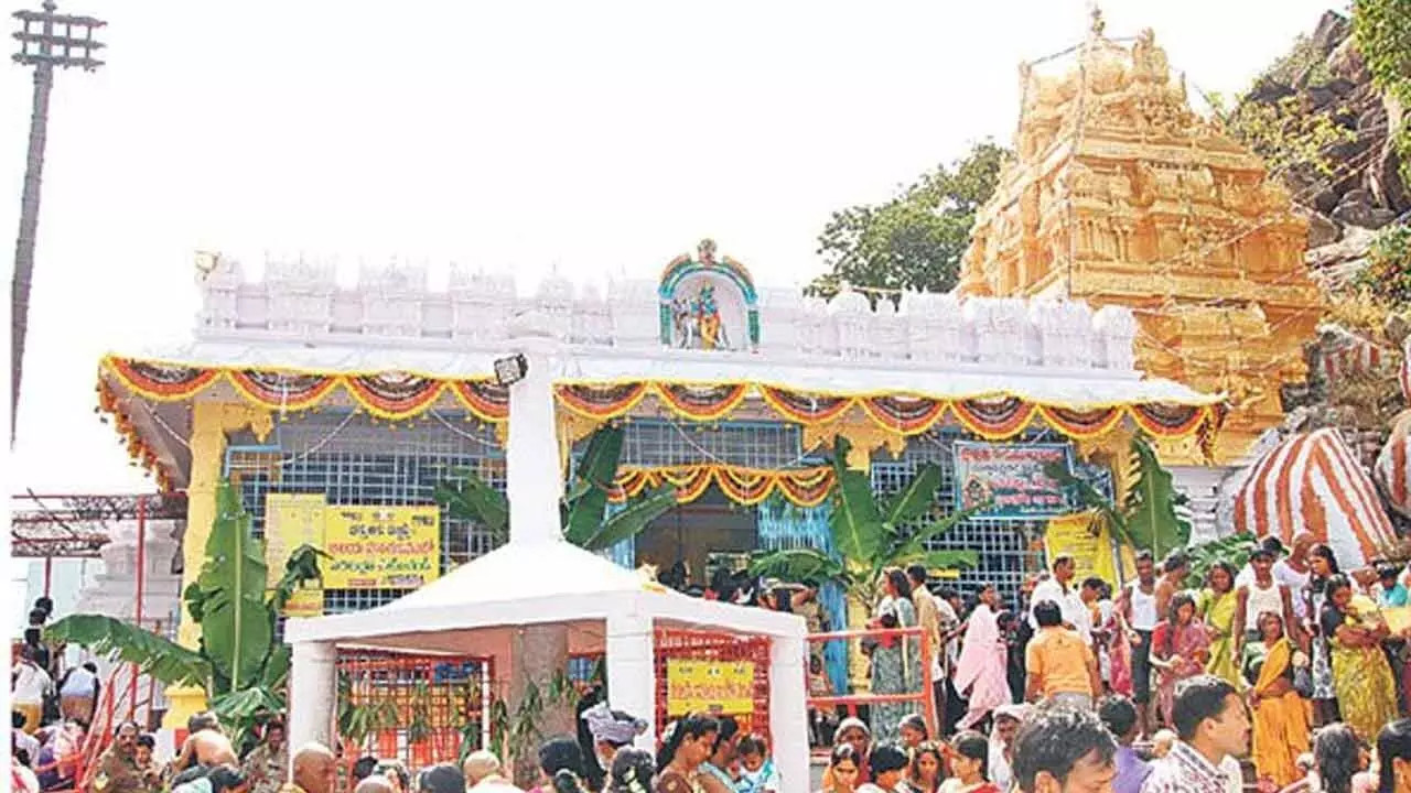Telangana Tirupati:  తెలంగాణ తిరుపతి..ఇవాళఉద్దాల ఉత్సవానికి సిద్ధమైన కురుమూర్తి Telangana Tirupati:  తెలంగాణ తిరుపతి..ఇవాళఉద్దాల ఉత్సవానికి సిద్ధమైన కురుమూర్తి