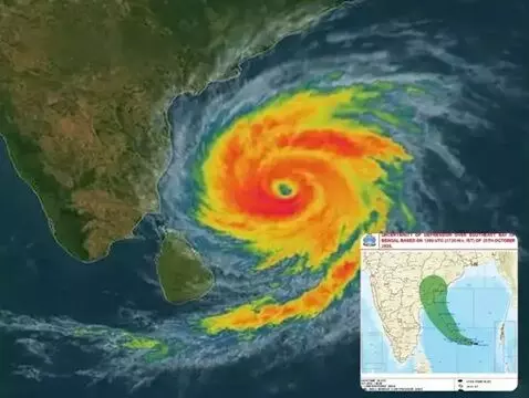 ‘Montha’ Turns into Severe Cyclone: మొంథా’ తీవ్ర తుపానుగా మారి.. మంగళవారం కాకినాడ సమీపంలో తీరం దాటనుంది! ‘Montha’ Turns into Severe Cyclone: మొంథా’ తీవ్ర తుపానుగా మారి.. మంగళవారం కాకినాడ సమీపంలో తీరం దాటనుంది!