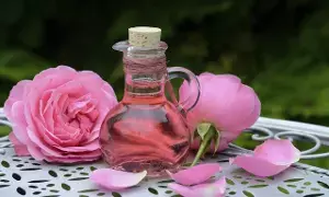 Amazing Skin Benefits of Rose Water:రోజ్ వాటర్తో చర్మానికి అద్భుత ప్రయోజనాలు Amazing Skin Benefits of Rose Water:రోజ్ వాటర్తో చర్మానికి అద్భుత ప్రయోజనాలు