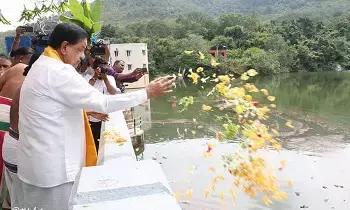 TTD Chairman Performs Special Puja at Papavinasam Dam: పాపవినాశనం డ్యామ్ వద్ద టీటీడీ చైర్మన్ ప్రత్యేక పూజలు TTD Chairman Performs Special Puja at Papavinasam Dam: పాపవినాశనం డ్యామ్ వద్ద టీటీడీ చైర్మన్ ప్రత్యేక పూజలు
