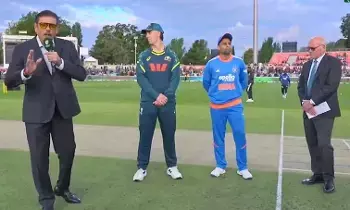 Australia Wins the Toss: టాస్ గెలిచిన ఆస్ట్రేలియా..జట్టులోకి స్టార్ బౌలర్ ఎంట్రీ Australia Wins the Toss: టాస్ గెలిచిన ఆస్ట్రేలియా..జట్టులోకి స్టార్ బౌలర్ ఎంట్రీ
