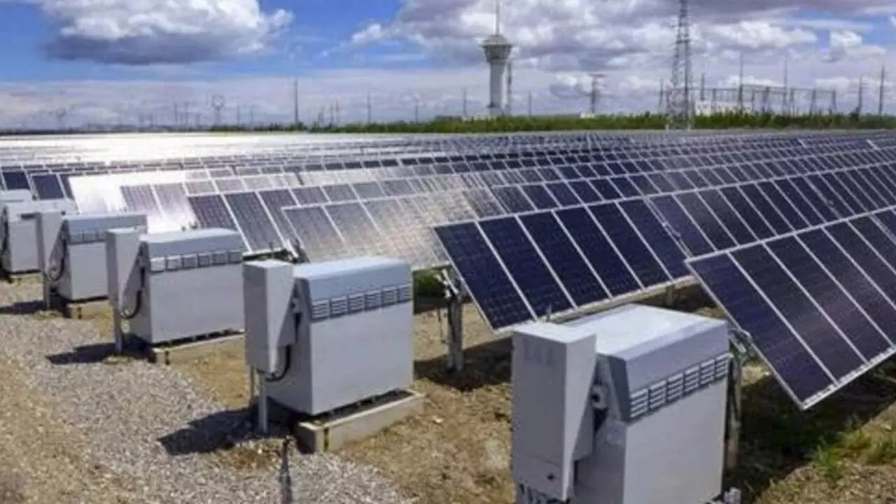 Renewable Energy :  2030 లక్ష్యం 9 ఏళ్ల ముందే.. పునరుత్పాదక ఇంధనంలో భారత్ సరికొత్త రికార్డు Renewable Energy :  2030 లక్ష్యం 9 ఏళ్ల ముందే.. పునరుత్పాదక ఇంధనంలో భారత్ సరికొత్త రికార్డు