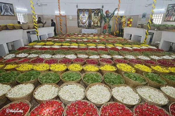 Grand Floral Procession Held Splendidly at Tirumala: తిరుమలలో వైభవంగా పుష్పాలు ఊరేగింపు Grand Floral Procession Held Splendidly at Tirumala: తిరుమలలో వైభవంగా పుష్పాలు ఊరేగింపు