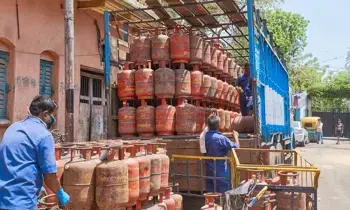 Aadhaar Biometric e-KYC Mandatory for LPG Subsidy: ఎల్పీజీ సబ్సిడీకి ఆధార్ బయోమెట్రిక్ ఈ-కేవైసీ తప్పనిసరి: ప్రభుత్వం కీలక నిర్ణయం! Aadhaar Biometric e-KYC Mandatory for LPG Subsidy: ఎల్పీజీ సబ్సిడీకి ఆధార్ బయోమెట్రిక్ ఈ-కేవైసీ తప్పనిసరి: ప్రభుత్వం కీలక నిర్ణయం!