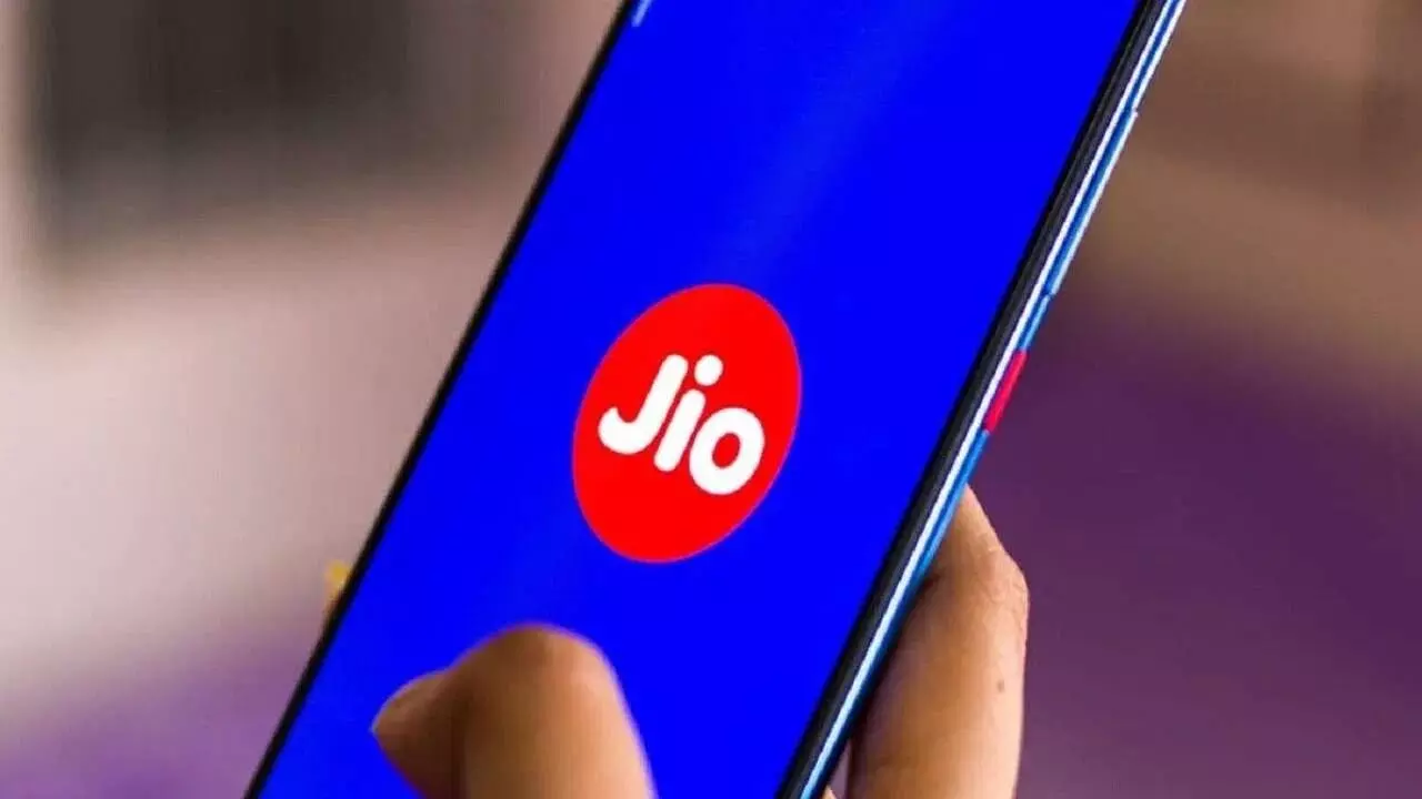 Google-Jio Partnership : గూగుల్-జియో ఒప్పందం.. 18 నెలల పాటు రూ.35,100 ఫ్రీ ఏఐ సర్వీస్ Google-Jio Partnership : గూగుల్-జియో ఒప్పందం.. 18 నెలల పాటు రూ.35,100 ఫ్రీ ఏఐ సర్వీస్