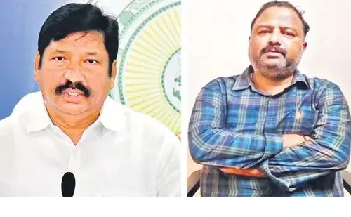 నకిలీ మద్య కేసు: జోగి రమేష్కు దగ్గరలో ఉచ్చు.. ఆధారాలు బయటపడ్డాయి! నకిలీ మద్య కేసు: జోగి రమేష్కు దగ్గరలో ఉచ్చు.. ఆధారాలు బయటపడ్డాయి!