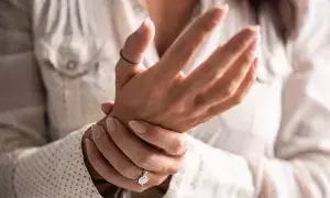 Stroke Risk Rises in Winter: చలికాలంలో స్ట్రోక్ ప్రమాదం.. ఈ జాగ్రత్తలు తప్పనిసరి.. Stroke Risk Rises in Winter: చలికాలంలో స్ట్రోక్ ప్రమాదం.. ఈ జాగ్రత్తలు తప్పనిసరి..