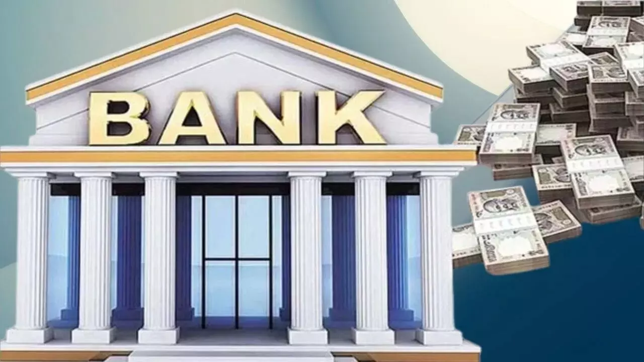 Fixed Deposit Rates : ఫిక్స్డ్ డిపాజిట్ హోల్డర్లకు గుడ్ న్యూస్.. ఎక్కువ వడ్డీ ఇస్తున్న బ్యాంకులివే Fixed Deposit Rates : ఫిక్స్డ్ డిపాజిట్ హోల్డర్లకు గుడ్ న్యూస్.. ఎక్కువ వడ్డీ ఇస్తున్న బ్యాంకులివే