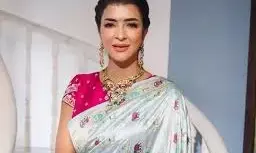 Manchu Lakshmi  Sensational Comments: తమ్ముళ్లను విడదీయాలని చూస్తే నాశనమే.. మంచు లక్ష్మీ సంచలన కామెంట్స్..