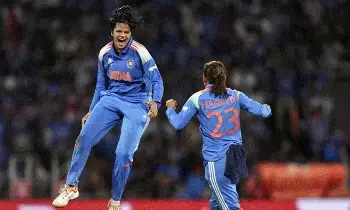 ICC Womens ODI World Cup 2025: టీమ్ ఇండియాకు బీసీసీఐ భారీ నజరానా ICC Womens ODI World Cup 2025: టీమ్ ఇండియాకు బీసీసీఐ భారీ నజరానా