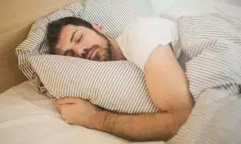 Oversleeping: అతిగా నిద్రపోతున్నారా.? అయితే మీ గుండెకు ముప్పే..!