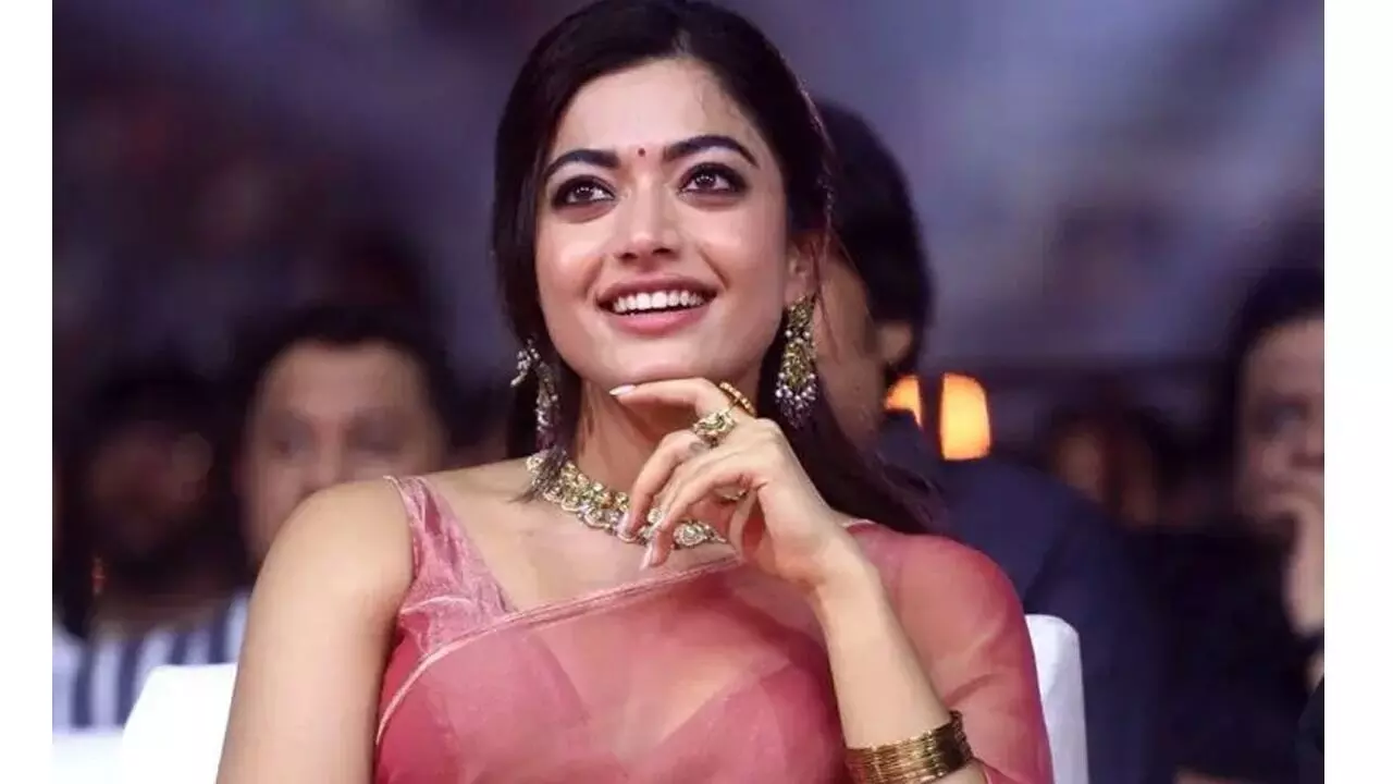Rashmika’s Funny Reply: 100 ఏళ్ల తర్వాత చూద్దాం.. నెటిజన్ ప్రపోజల్కు రష్మిక ఫన్నీ రిప్లై Rashmika’s Funny Reply: 100 ఏళ్ల తర్వాత చూద్దాం.. నెటిజన్ ప్రపోజల్కు రష్మిక ఫన్నీ రిప్లై