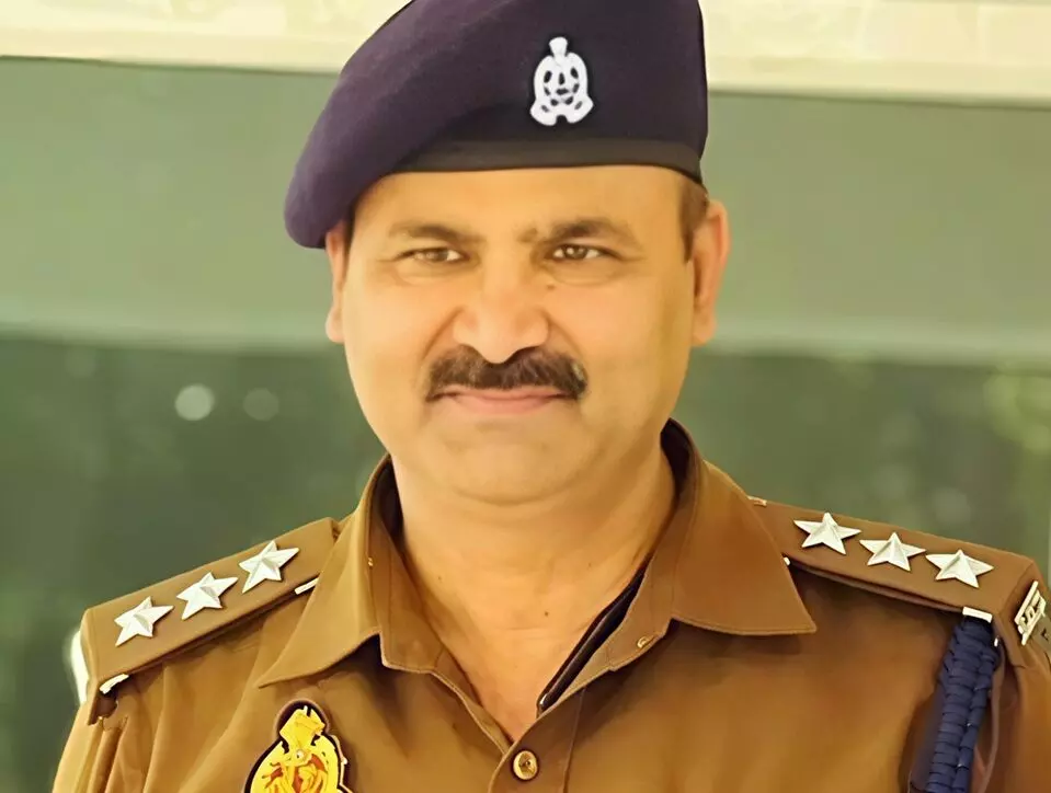 DSP Suspended in Uttar Pradesh: యూపీలో డీఎస్పీ సస్పెండ్: రూ.100 కోట్ల బినామీ ఆస్తులు సేకరణపై విజిలెన్స్ దర్యాప్తు! DSP Suspended in Uttar Pradesh: యూపీలో డీఎస్పీ సస్పెండ్: రూ.100 కోట్ల బినామీ ఆస్తులు సేకరణపై విజిలెన్స్ దర్యాప్తు!