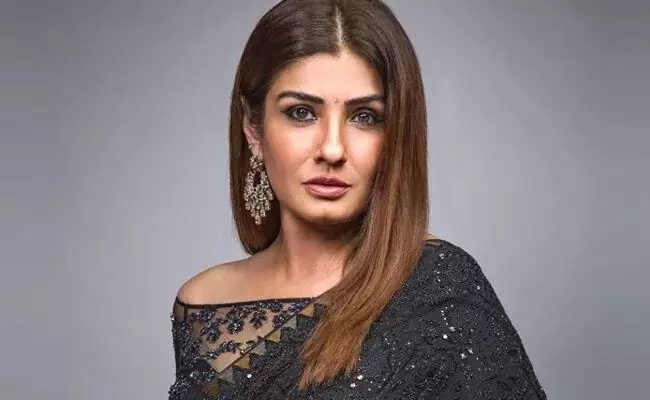 Raveena Tandon Rejected a Shah Rukh Khan Film: స్విమ్సూట్ సీన్: షారుక్ఖాన్ సినిమాను రిజెక్ట్ చేసిన రవీనా టాండన్! Raveena Tandon Rejected a Shah Rukh Khan Film: స్విమ్సూట్ సీన్: షారుక్ఖాన్ సినిమాను రిజెక్ట్ చేసిన రవీనా టాండన్!