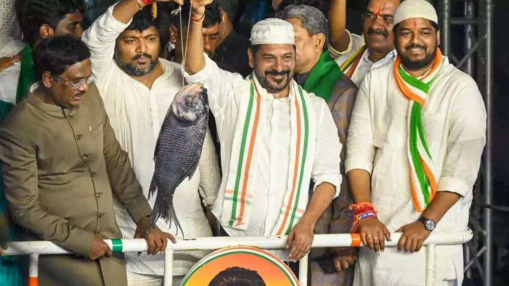 CM Revanth Reddy: సీఎం రేవంత్రెడ్డి: బీఆర్ఎస్కు గెలుపుపై నమ్మకం లేదు.. సెంటిమెంట్ అస్త్రంతో మోసం చేసే ప్రయత్నం CM Revanth Reddy: సీఎం రేవంత్రెడ్డి: బీఆర్ఎస్కు గెలుపుపై నమ్మకం లేదు.. సెంటిమెంట్ అస్త్రంతో మోసం చేసే ప్రయత్నం