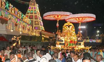 Kartika Purnima Garuda Seva: తిరుమలలో వైభవంగా కార్తీక పౌర్ణమి గరుడ సేవ Kartika Purnima Garuda Seva: తిరుమలలో వైభవంగా కార్తీక పౌర్ణమి గరుడ సేవ