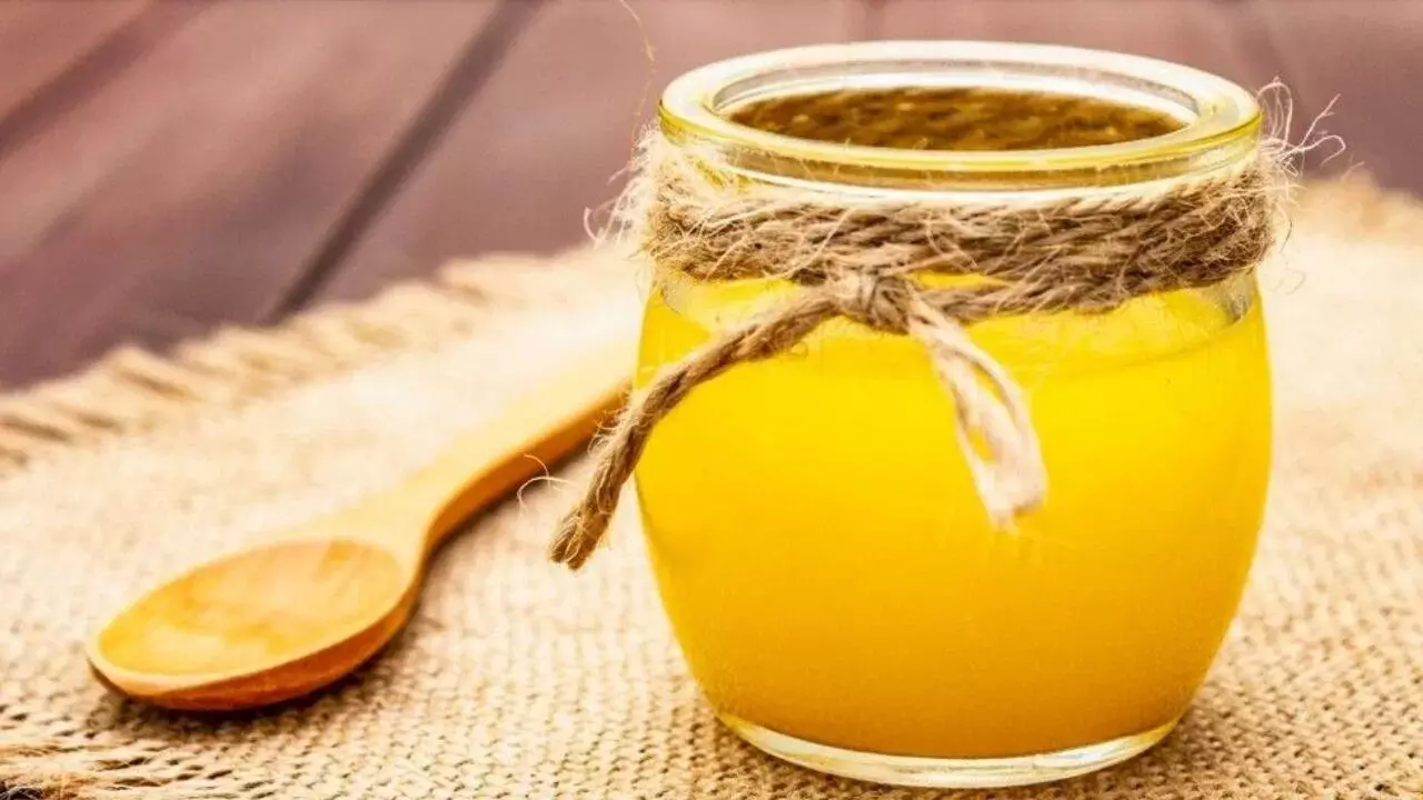 Ghee Price Hike : సామాన్యుడికి మళ్లీ దెబ్బ.. పండుగ సీజన్లో భారీగా పెరిగిన నెయ్యి ధర Ghee Price Hike : సామాన్యుడికి మళ్లీ దెబ్బ.. పండుగ సీజన్లో భారీగా పెరిగిన నెయ్యి ధర