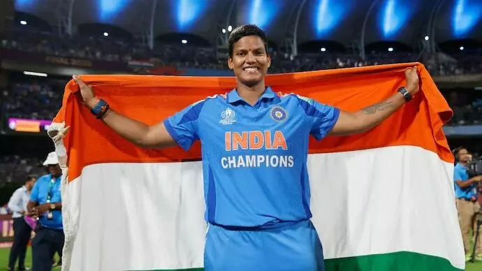 Deepti Sharma: మోదీ నన్ను గమనించడం ఎంతో ఆనందాన్ని ఇచ్చింది : దీప్తి శర్మ Deepti Sharma: మోదీ నన్ను గమనించడం ఎంతో ఆనందాన్ని ఇచ్చింది : దీప్తి శర్మ