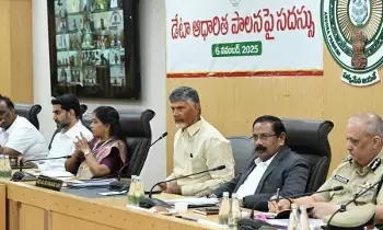 CM Chandrababu Orders:  సీఎం చంద్రబాబు ఆదేశం: 100 శాతం ప్రభుత్వ సేవలు ఆన్‌లైన్‌లోనే.. ఆఫీసులకు రాకుండానే!