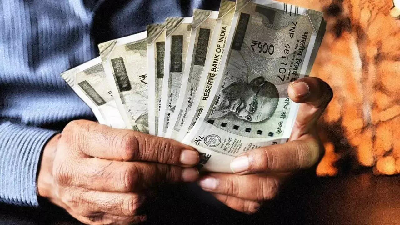 Viral : రూ.18,000 నుంచి రూ.1.8 లక్షలకు.. 5 ఏళ్లలో 10 రెట్లు పెరిగిన టెక్ ఉద్యోగి జీతం.. వైరల్ అవుతున్న పోస్ట్! Viral : రూ.18,000 నుంచి రూ.1.8 లక్షలకు.. 5 ఏళ్లలో 10 రెట్లు పెరిగిన టెక్ ఉద్యోగి జీతం.. వైరల్ అవుతున్న పోస్ట్!