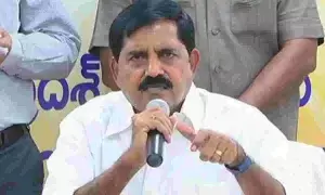 Adinarayana Reddy: వివేకా హత్య కేసులో దోషులను జగన్ వెనకేసుకుంటున్నారు: ఆదినారాయణ రెడ్డి Adinarayana Reddy: వివేకా హత్య కేసులో దోషులను జగన్ వెనకేసుకుంటున్నారు: ఆదినారాయణ రెడ్డి