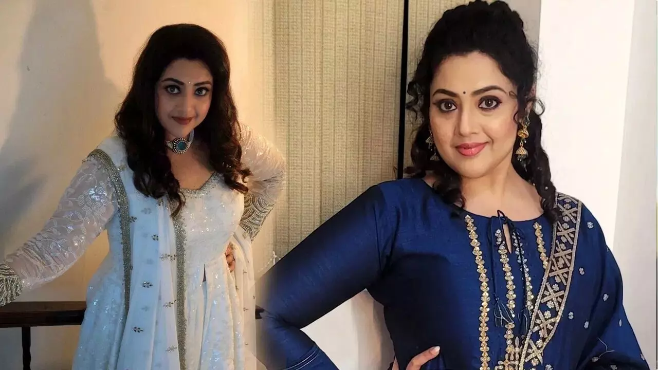 Actress Meena: ఆ హీరో నా గదికి వచ్చేవాడు..నో చెప్పలేక బాధపడ్డాను Actress Meena: ఆ హీరో నా గదికి వచ్చేవాడు..నో చెప్పలేక బాధపడ్డాను