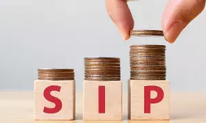 Investors  : SIPలు రద్దు చేసుకుంటున్న లక్షలాది మంది ఇన్వెస్టర్లు.. ఆందోళన వెనుక అసలు కారణం ఏమిటి?