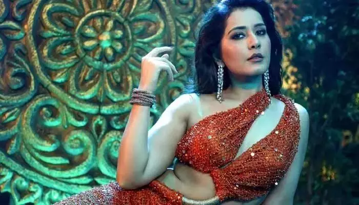 Rashi Khanna’s Struggle on Set: రాశీ ఖన్నా కష్టం.. పర్ఫెక్ట్ షాట్ కోసం ఎన్నిసార్లు ముఖం కడుక్కోవాల్సి వచ్చిందో తెలుసా? Rashi Khanna’s Struggle on Set: రాశీ ఖన్నా కష్టం.. పర్ఫెక్ట్ షాట్ కోసం ఎన్నిసార్లు ముఖం కడుక్కోవాల్సి వచ్చిందో తెలుసా?