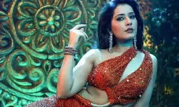 Rashi Khanna’s Struggle on Set:  రాశీ ఖన్నా కష్టం.. పర్ఫెక్ట్ షాట్ కోసం ఎన్నిసార్లు ముఖం కడుక్కోవాల్సి వచ్చిందో తెలుసా?